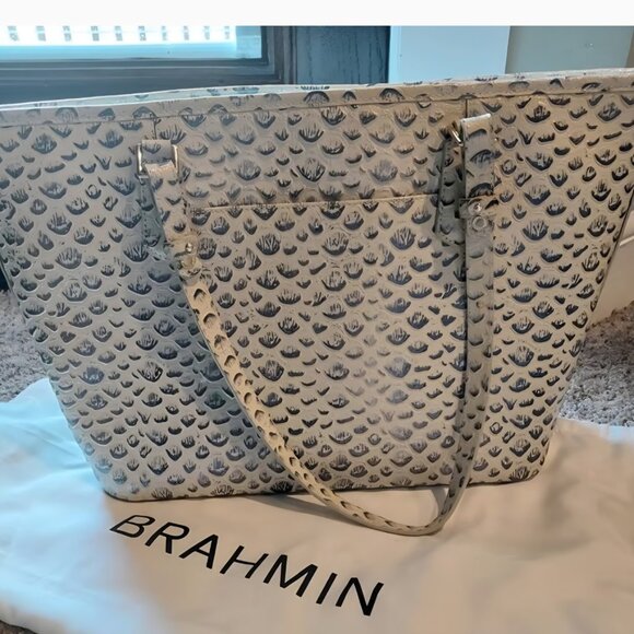 Brahmin medium tote, with blue print, and has a tassel decoration. Pre-loved - Picture 2 of 4